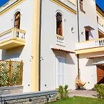 Relais Montedonzelli Bed & Breakfast 4*